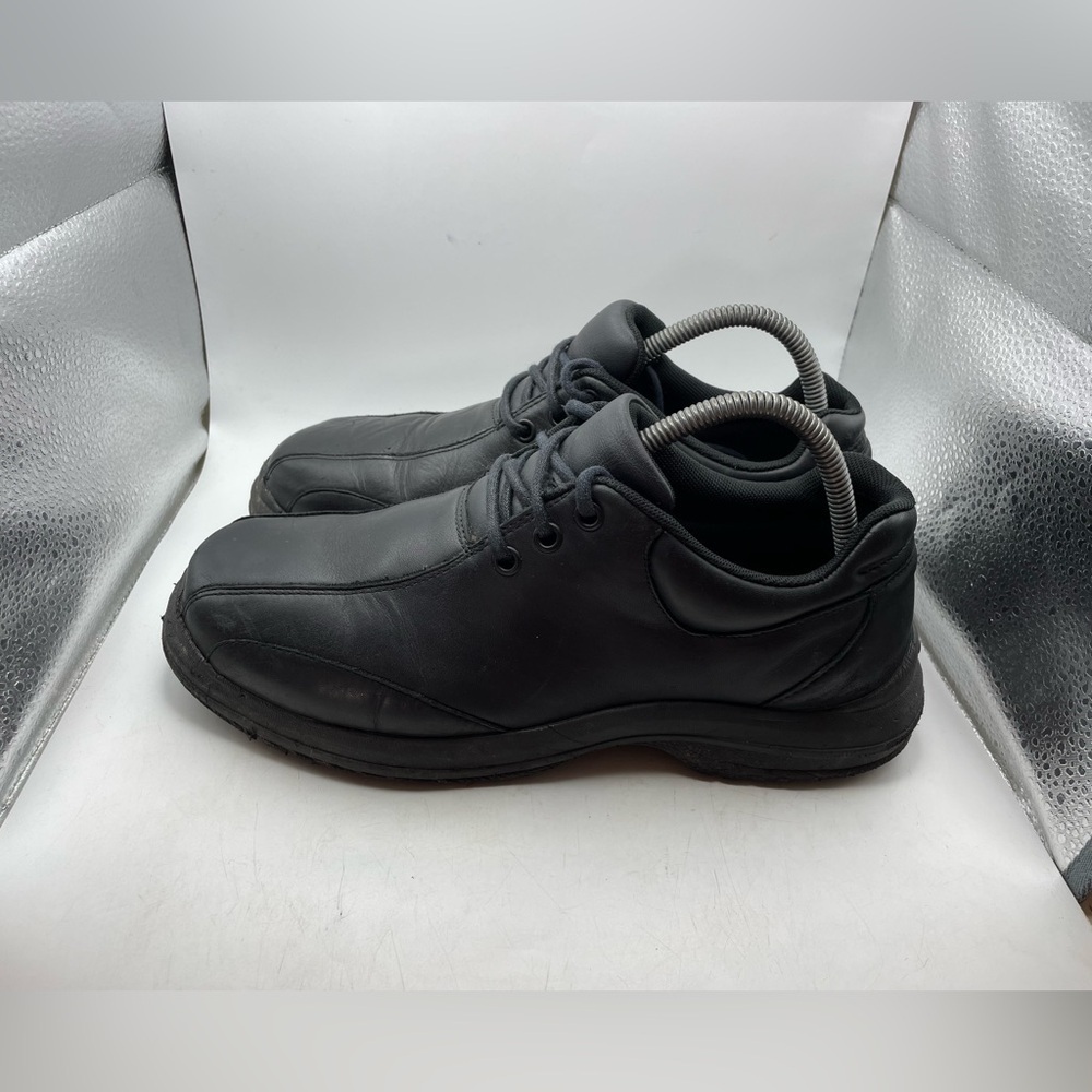 Crocs Slip Resistant black leather mens work sneakers size 8
